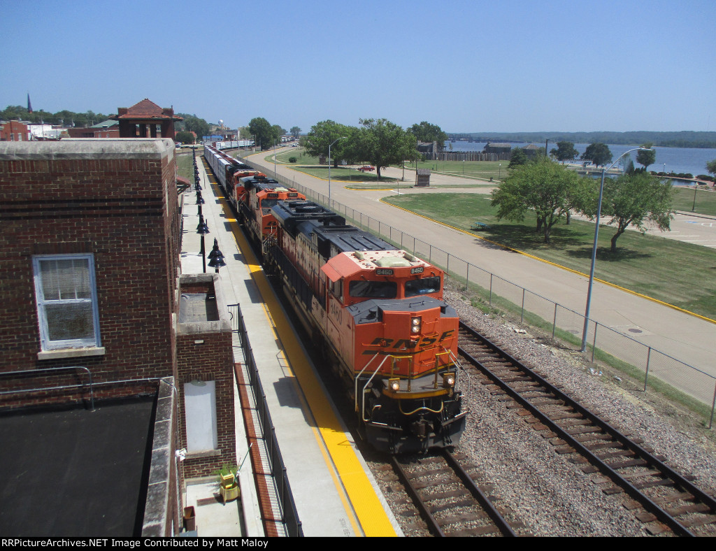 BNSF 8460